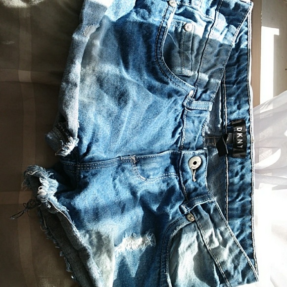 Shorts - Picture 3 of 4